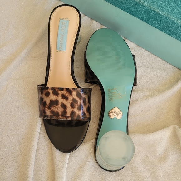 NIB Leopard Print Slip-Ons by Betsey Johnson - Picture 8 of 12